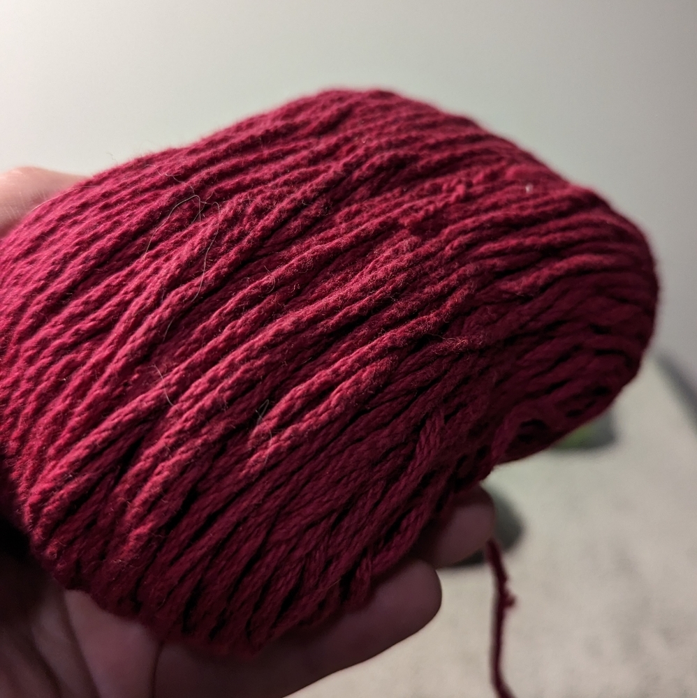YARN Maroon Chain-spun Unknown mix, unknown brand
